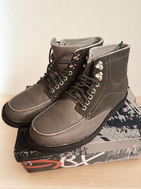 GBX Men's Gray Lace-Up Ankle Boots